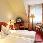 Hotel H+