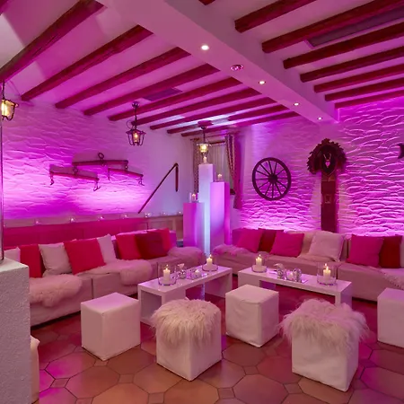 Hotel H+