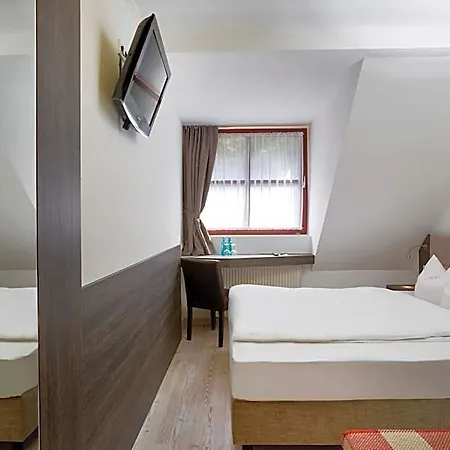 Sunday 4* נירנברג