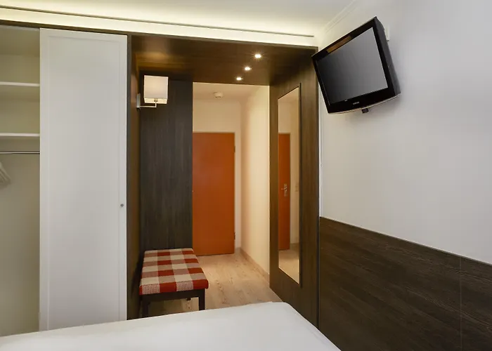 H+ Otel